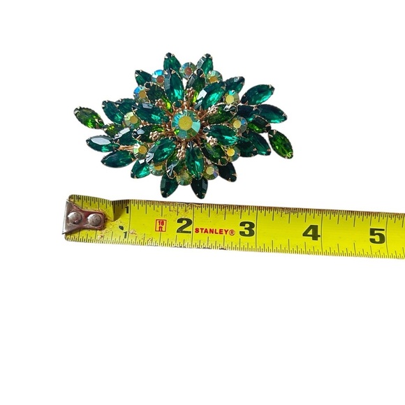 Vintage Austrian crystal Emerald greens & Gold Floral leaf statement Brooch RARE - Picture 9 of 10
